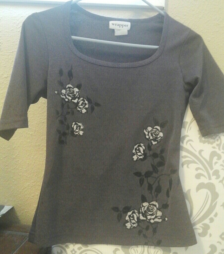 Wrapper brand purple rose graphic shirt, Medium
